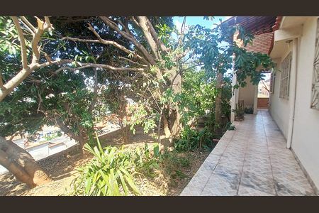 Casa à venda com 250m², 4 quartos e 3 vagas Casa à venda com 250m², 4 quartos e 3 vagasÁrea comum