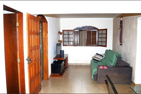 Sala de casa à venda com 4 quartos, 250m² em Goiânia, Belo Horizonte