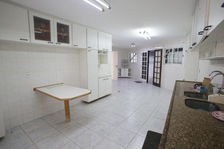 Casa de condomínio para alugar com 510m², 7 quartos e 3 vagasCozinha