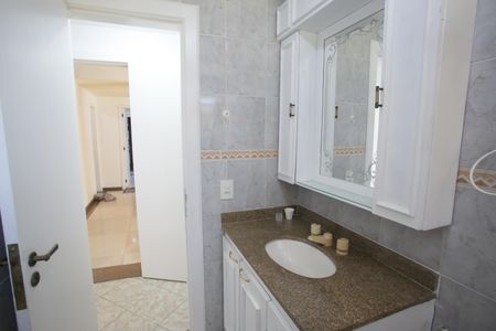 Casa de condomínio para alugar com 510m², 7 quartos e 3 vagasBanheiro da Suíte 1