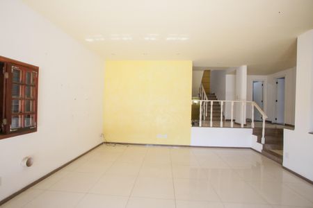 Casa de condomínio para alugar com 510m², 7 quartos e 3 vagasSala