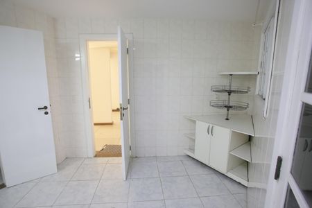 Casa de condomínio para alugar com 510m², 7 quartos e 3 vagasCozinha