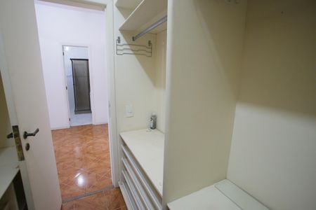 Casa de condomínio para alugar com 510m², 7 quartos e 3 vagasCloset da Suíte 3