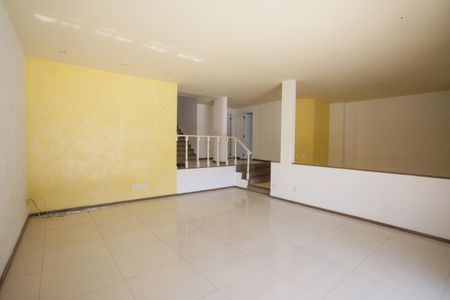 Casa de condomínio para alugar com 510m², 7 quartos e 3 vagasSala