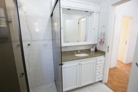 Casa de condomínio para alugar com 510m², 7 quartos e 3 vagas Casa de condomínio para alugar com 510m², 7 quartos e 3 vagasBanheiro da Suíte 3