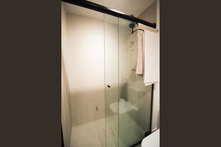 Banheiro de kitnet/studio para alugar com 1 quarto, 29m² em Indianópolis, São Paulo