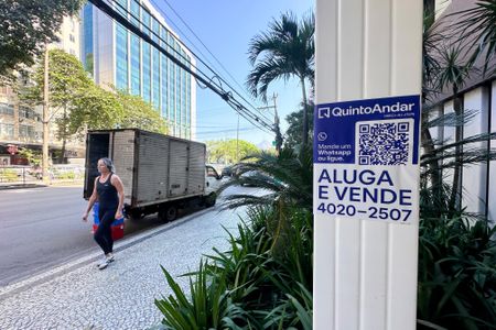 Apartamento à venda com 80m², 2 quartos e 1 vagaPlaquinha instalada