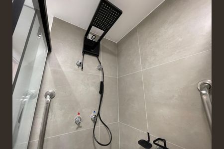 Banheiro de kitnet/studio para alugar com 1 quarto, 27m² em Butantã, São Paulo