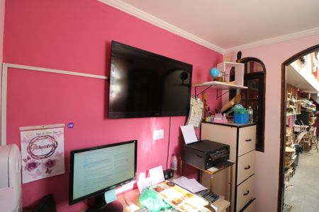 Casa à venda com 270m², 4 quartos e 2 vagasEscritório