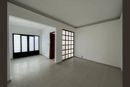 Casa à venda com 5 quartos, 250m² em Mirandópolis, São Paulo