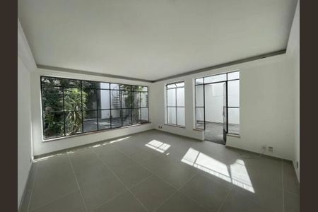Casa à venda com 5 quartos, 250m² em Mirandópolis, São Paulo