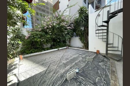 Casa à venda com 5 quartos, 250m² em Mirandópolis, São Paulo