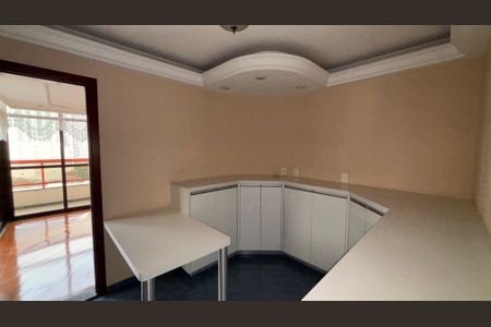 Apartamento à venda com 180m², 3 quartos e 2 vagasCozinha 