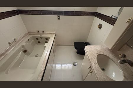 Apartamento à venda com 180m², 3 quartos e 2 vagasBanheiro da Suíte