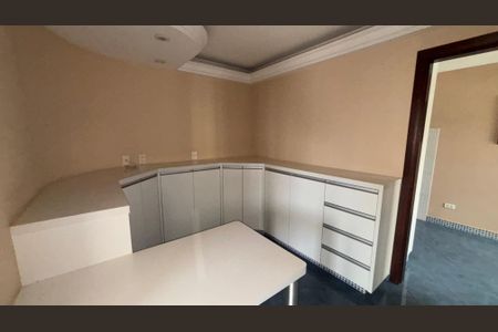 Apartamento à venda com 180m², 3 quartos e 2 vagasCozinha 