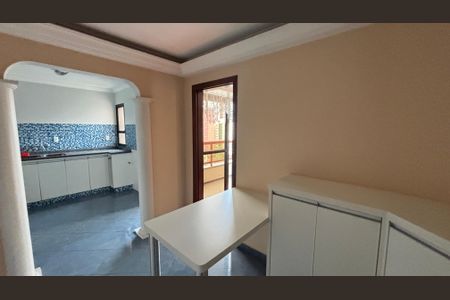 Apartamento à venda com 180m², 3 quartos e 2 vagasCozinha 