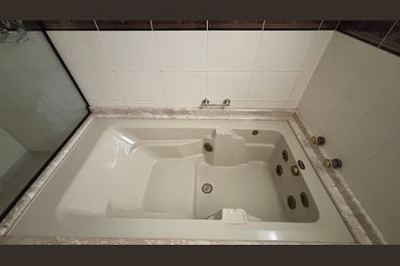 Apartamento à venda com 180m², 3 quartos e 2 vagasBanheiro da Suíte