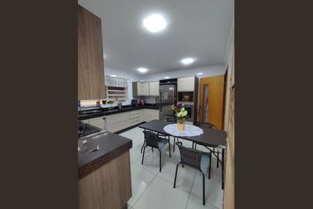 Casa à venda com 171m², 3 quartos e 4 vagas Casa à venda com 171m², 3 quartos e 4 vagasCozinha