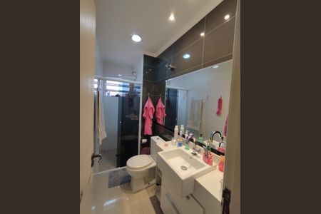 Casa à venda com 171m², 3 quartos e 4 vagas Casa à venda com 171m², 3 quartos e 4 vagasBanheiro Social