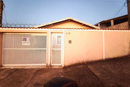 Casa para alugar com 300m², 2 quartos e 4 vagasFachada