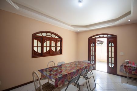 Sala de casa para alugar com 3 quartos, 251m² em Mutua, São Gonçalo