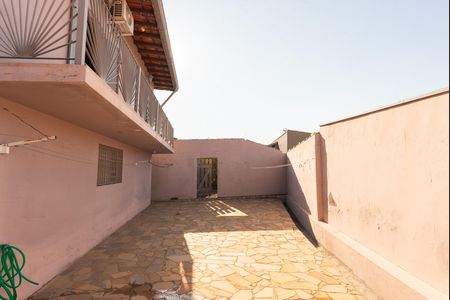 Quintal de casa à venda com 3 quartos, 189m² em Jardim dos Oliveiras, Campinas