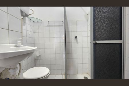 Banheiro Social de kitnet/studio para alugar com 1 quarto, 25m² em Boca do Rio, Salvador