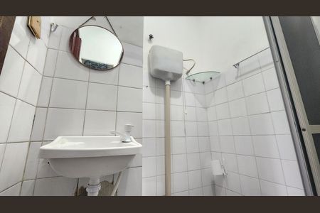 Banheiro Social de kitnet/studio para alugar com 1 quarto, 25m² em Boca do Rio, Salvador