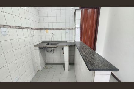 Cozinha de kitnet/studio para alugar com 1 quarto, 25m² em Boca do Rio, Salvador