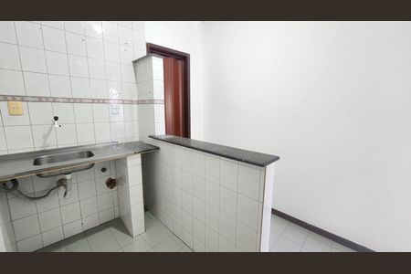 Cozinha de kitnet/studio para alugar com 1 quarto, 25m² em Boca do Rio, Salvador