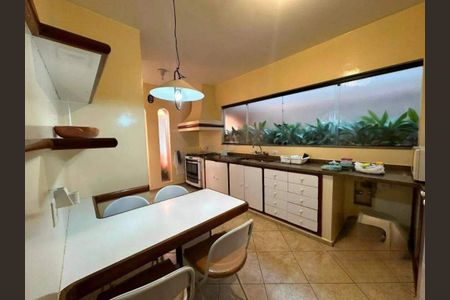 Casa à venda com 594m², 4 quartos e 4 vagas