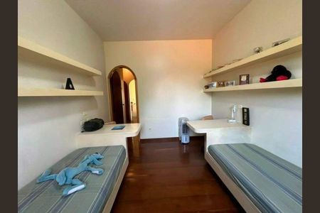 Casa à venda com 594m², 4 quartos e 4 vagas