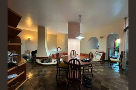 Casa à venda com 594m², 4 quartos e 4 vagas