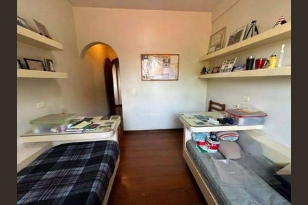 Casa à venda com 594m², 4 quartos e 4 vagas