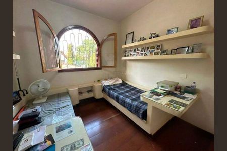 Casa à venda com 594m², 4 quartos e 4 vagas