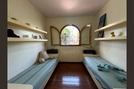 Casa à venda com 594m², 4 quartos e 4 vagas