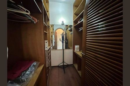 Casa à venda com 594m², 4 quartos e 4 vagas