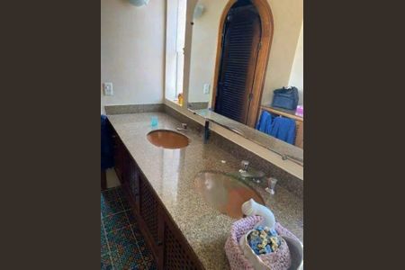 Casa à venda com 594m², 4 quartos e 4 vagas