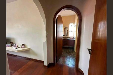Casa à venda com 594m², 4 quartos e 4 vagas