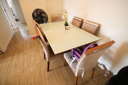 Sala de apartamento para alugar com 2 quartos, 75m² em Aviação, Praia Grande