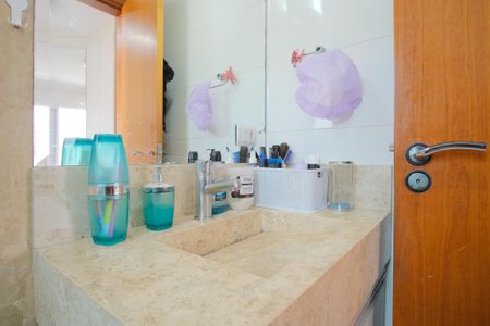 Casa de condomínio à venda com 163m², 3 quartos e 2 vagasBanheiro da Suíte