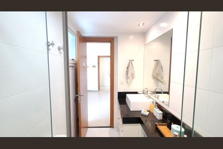 Apartamento para alugar com 167m², 3 quartos e 3 vagas Apartamento para alugar com 167m², 3 quartos e 3 vagasBanheiro da Suíte 1