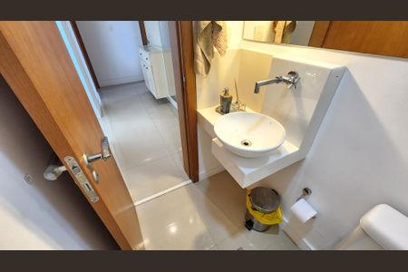 Apartamento para alugar com 167m², 3 quartos e 3 vagas Apartamento para alugar com 167m², 3 quartos e 3 vagasLavabo da Sala