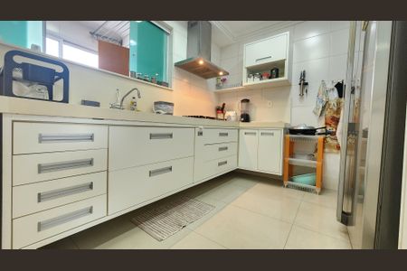 Apartamento para alugar com 167m², 3 quartos e 3 vagas Apartamento para alugar com 167m², 3 quartos e 3 vagasCozinha - Armários