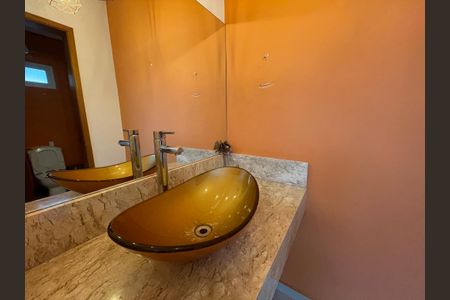 Casa de condomínio para alugar com 330m², 3 quartos e 4 vagasLavabo