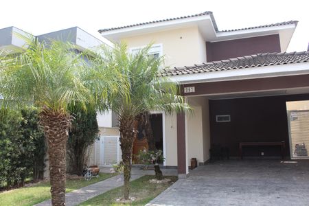 Casa de condomínio para alugar com 330m², 3 quartos e 4 vagasFachada