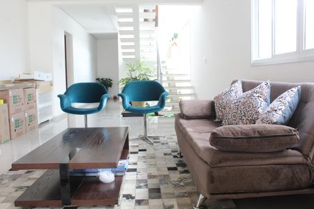 Casa de condomínio para alugar com 330m², 3 quartos e 4 vagasSala