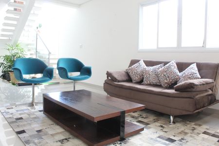 Casa de condomínio para alugar com 330m², 3 quartos e 4 vagasSala