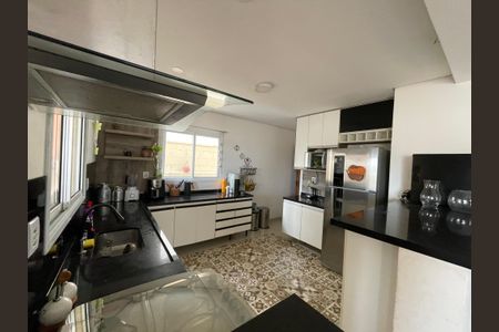 Casa de condomínio para alugar com 330m², 3 quartos e 4 vagasCozinha