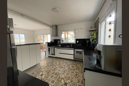 Casa de condomínio para alugar com 330m², 3 quartos e 4 vagasCozinha